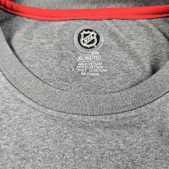 Chicago Blackhawks Gray and Red T-Shirt Size XL - Picture 3 of 6